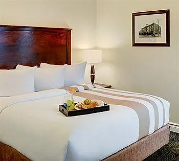 Hotel Chateau Nova Yellowhead Edmonton